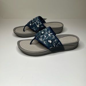 BareTraps Daise Denim Thong Sandals NEW